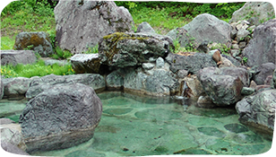 pueden bañarse gratuitamente en nuestra posada hermana, la Posada (Ryokan) Yamazaki en Iwama Onsen.
