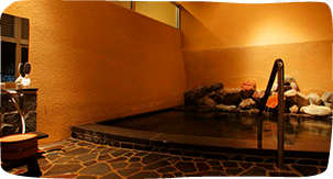 姊妹館岩山溫泉的山崎旅館免費入浴。