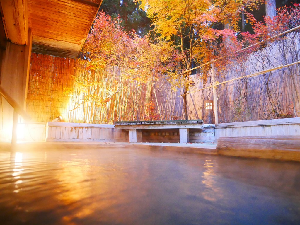 紅葉ライトアップ中 ろあんの露天風呂で今 絶景の景色を楽しめます 一里野高原ホテルろあんスタッフブログ